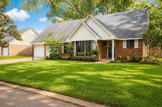 Building Photo - AULDS BROADMOOR TERRACE-NICE LARGE HOME