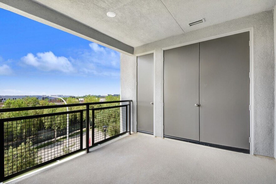 Building Photo - 4100 E Cir Paseo