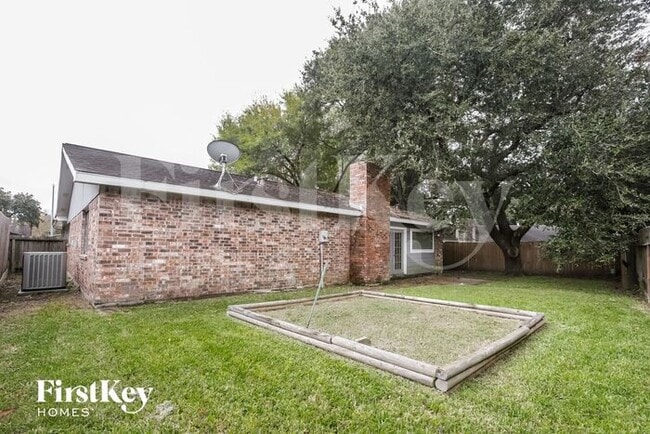 Building Photo - 2010 Eastfield Cir