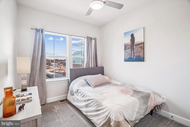 Building Photo - 6732 Belcrest Rd