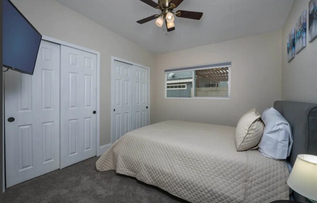 Building Photo - Beautiful Bungalow Home with Heated Pool on Golf Course