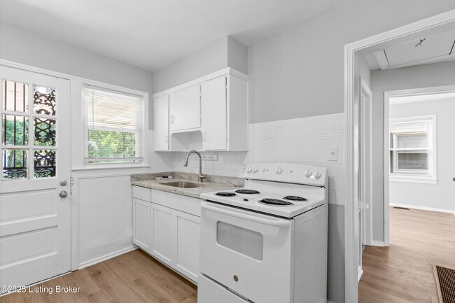 Building Photo - 1620 Phyllis Ave