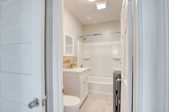 Building Photo - 325 Chestnut St