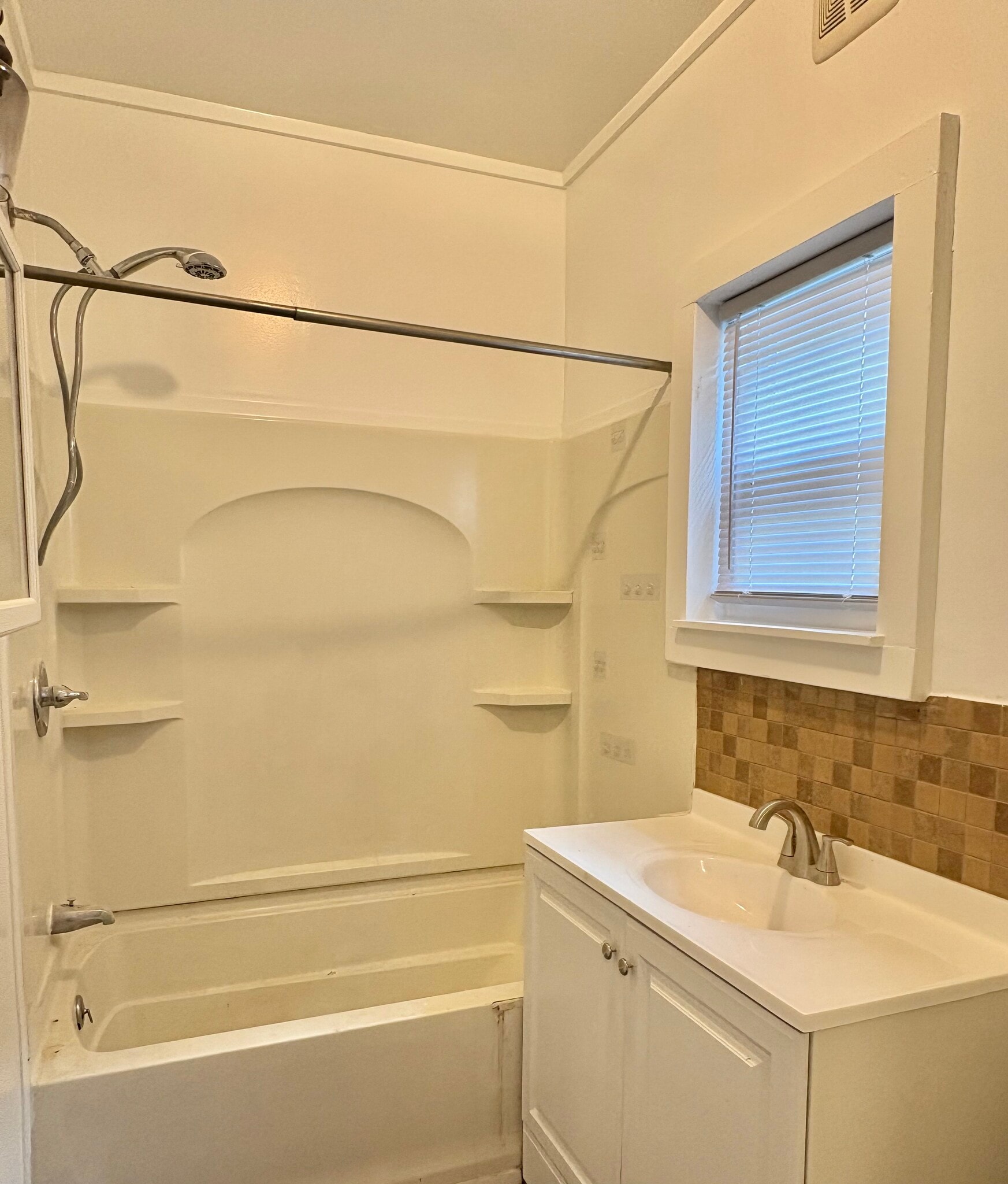 bathroom - 178 Broad St