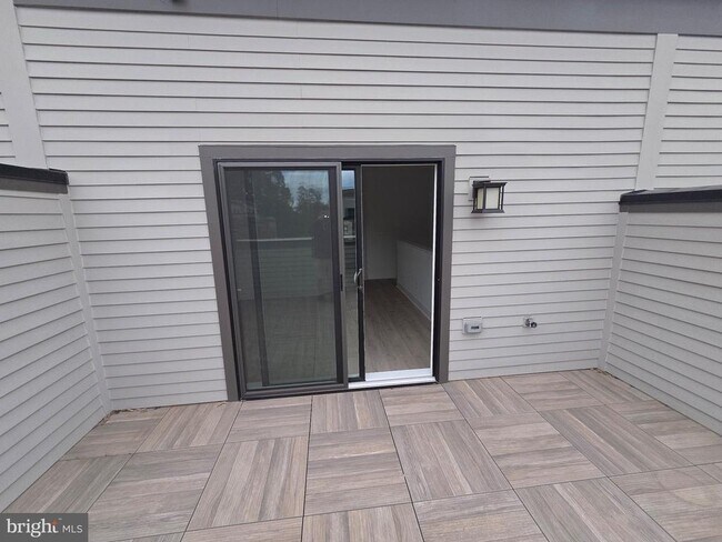 Building Photo - 5337 ZENITH OVERLOOK Dr