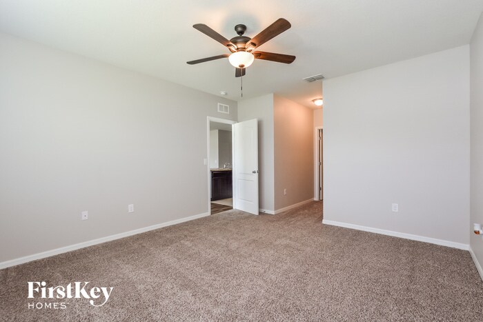 Building Photo - 4237 Roberta Dr