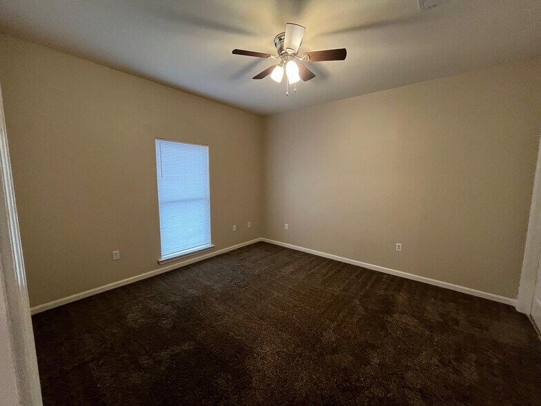 Building Photo - 285 Bella Sera Ln