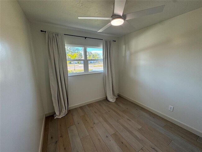 Building Photo - 1500 Carson Cir NE