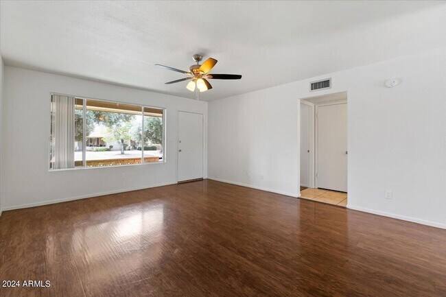 Building Photo - 6438 E Butte St