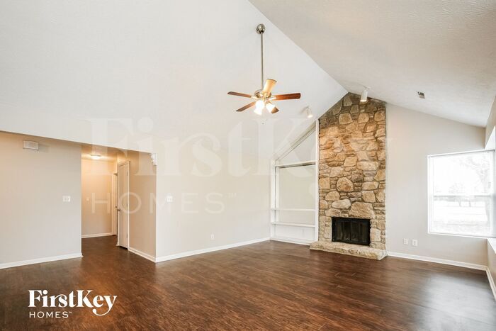 Building Photo - 6903 Hardwood Dr
