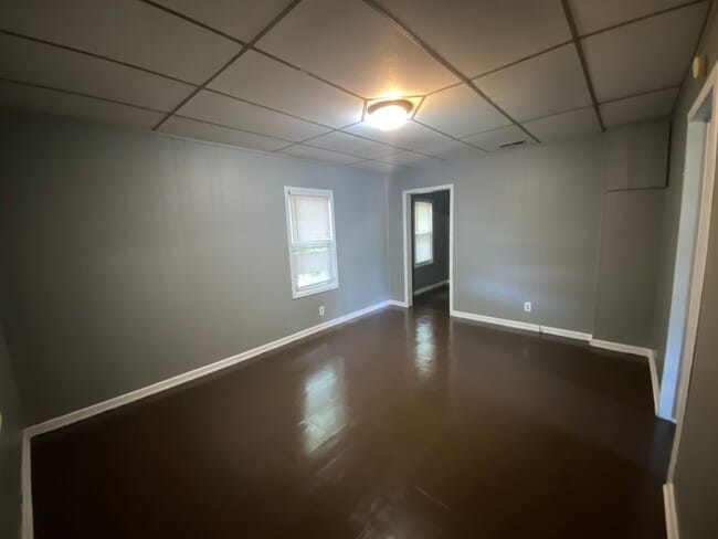 Building Photo - Updated 3 bed/1 bath, 1200 sqft home!