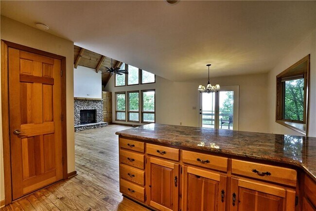 Building Photo - 127 Columbine Dr