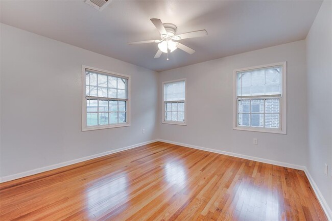 Building Photo - 4310 E Toliver St