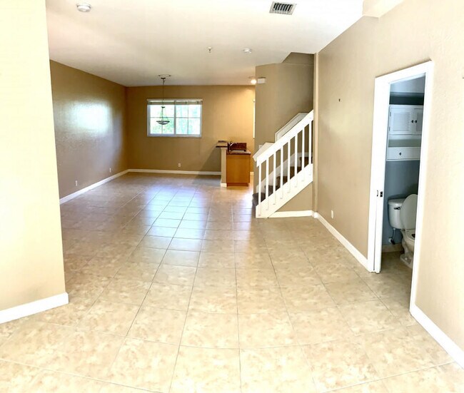 Building Photo - 421 Bayfront Dr