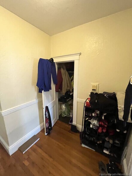 Primary Photo - 233 Kelton St