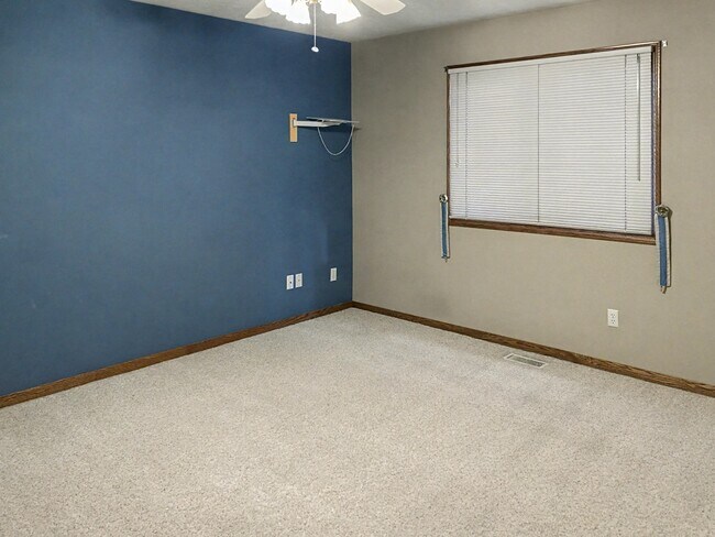 Building Photo - 783 Holly Creek Dr