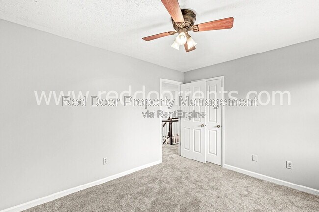Building Photo - 261 Wyndotte Dr