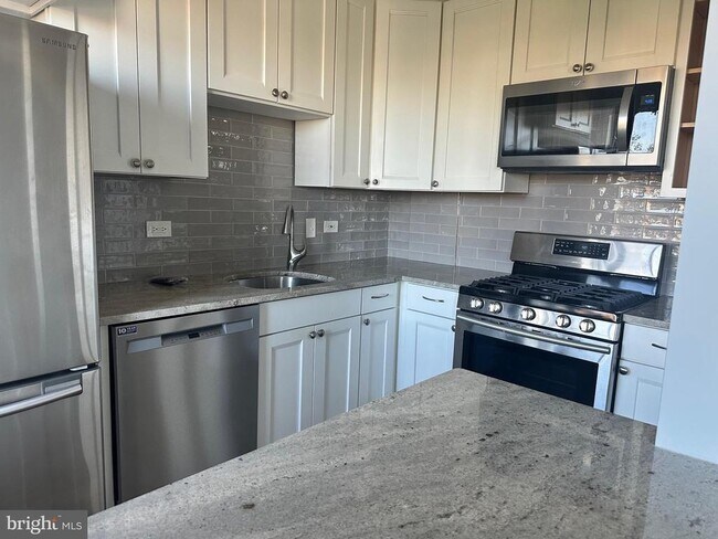 Building Photo - 8315 N Brook Ln