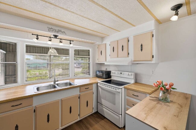 Building Photo - WEST WINDS ESTATES 55+ COMMUNITY