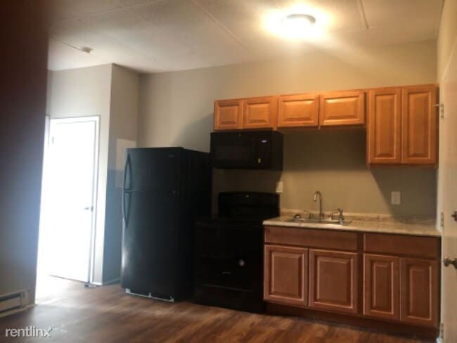 Building Photo - 2 br, 1 bath Apartment - 201-205 W Fourth st