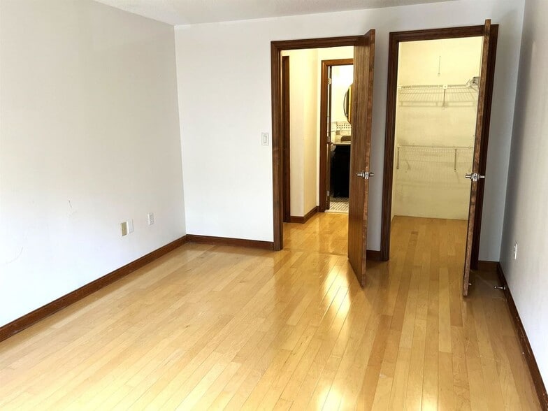 Building Photo - 116 Bluestone Dr