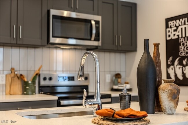 Building Photo - 25 E Spaulding St