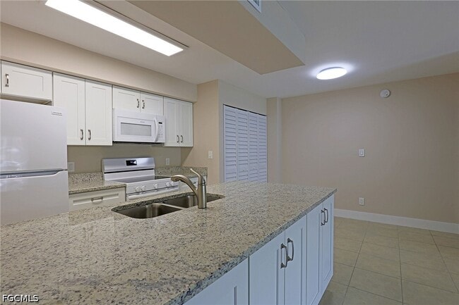 Building Photo - 5307 Summerlin Rd