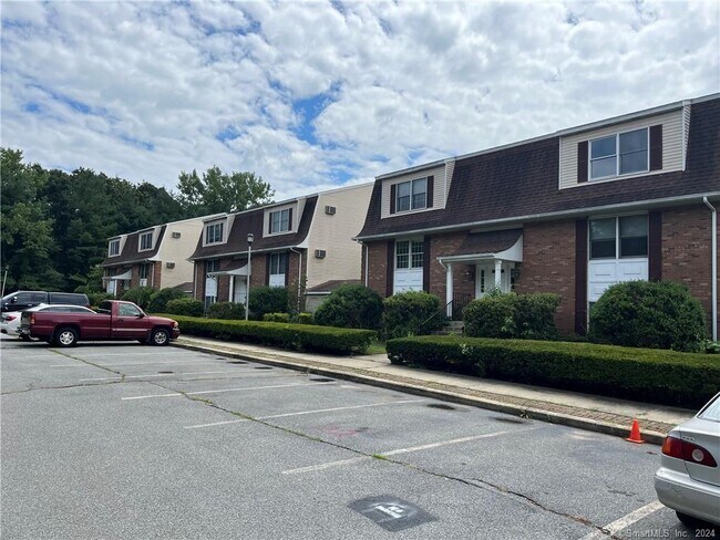 Building Photo - 302 Boston Post Rd