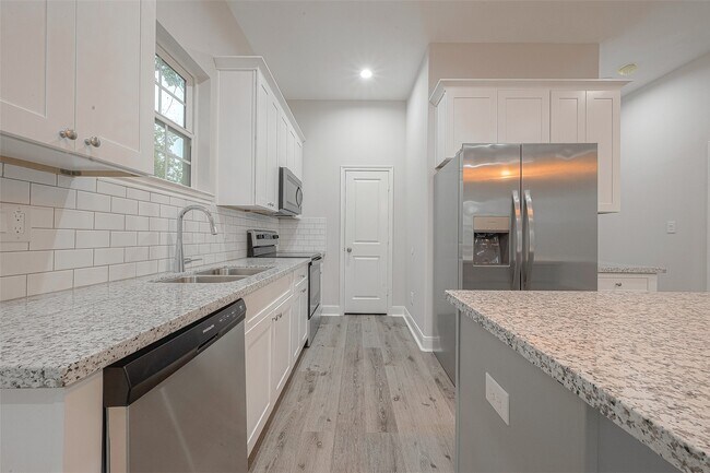 Building Photo - 2528 S Texas Ave