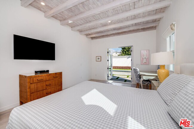 Building Photo - 134 La Plata