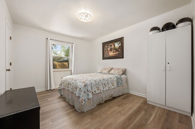 Building Photo - 510 Sioux Cir