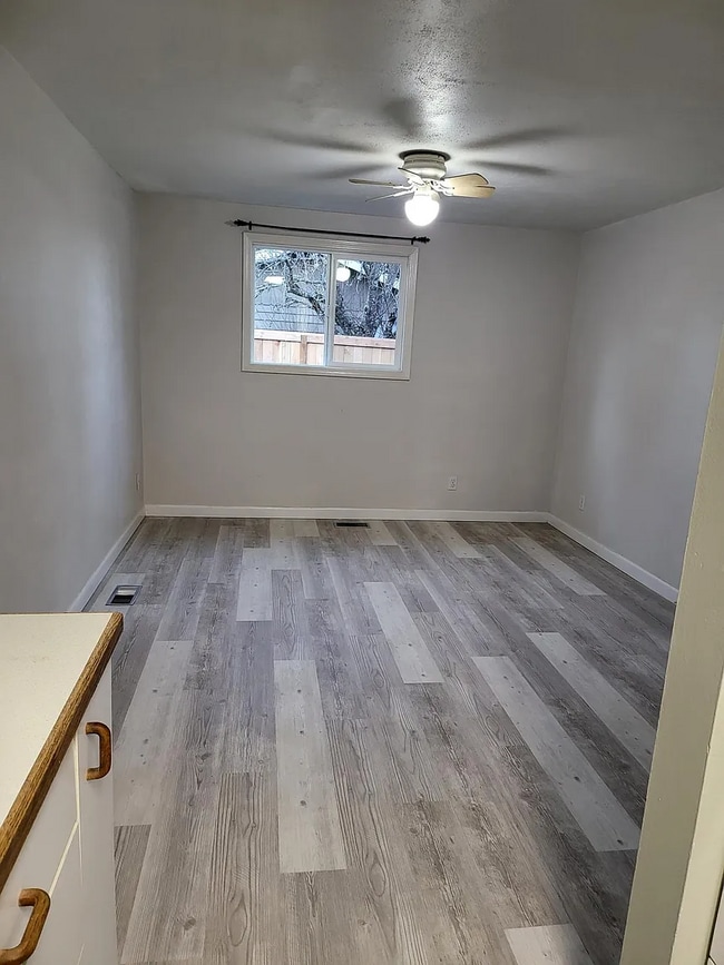 Building Photo - 4875 SW 165th Ave