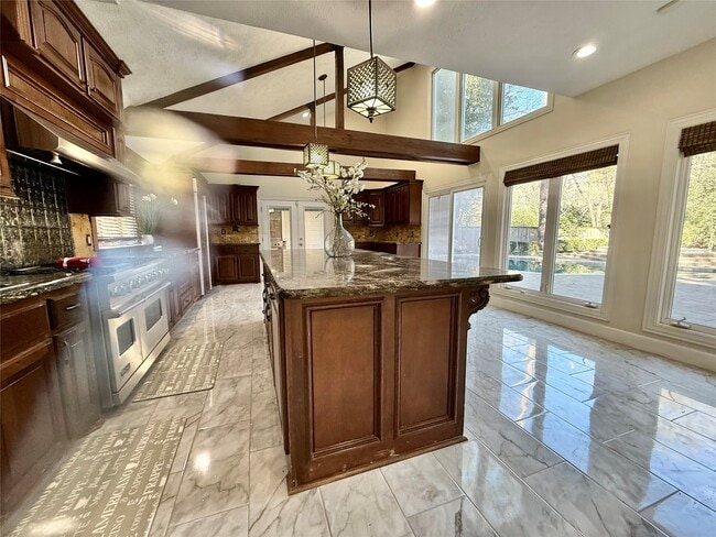 Building Photo - 2502 Lake Gardens Ct