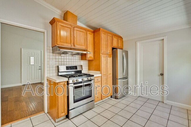 Building Photo - 1125 Burgoyne St