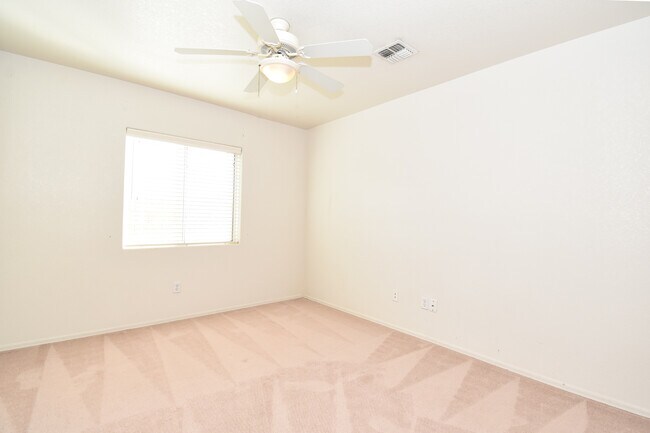 Building Photo - 8406 E Lorenzo Ln