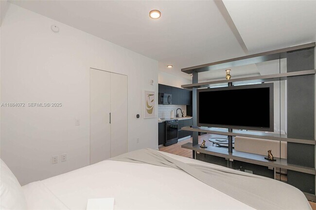 Building Photo - 398 NE 5th St