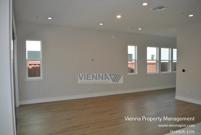Building Photo - 3593 Deer Pk Dr