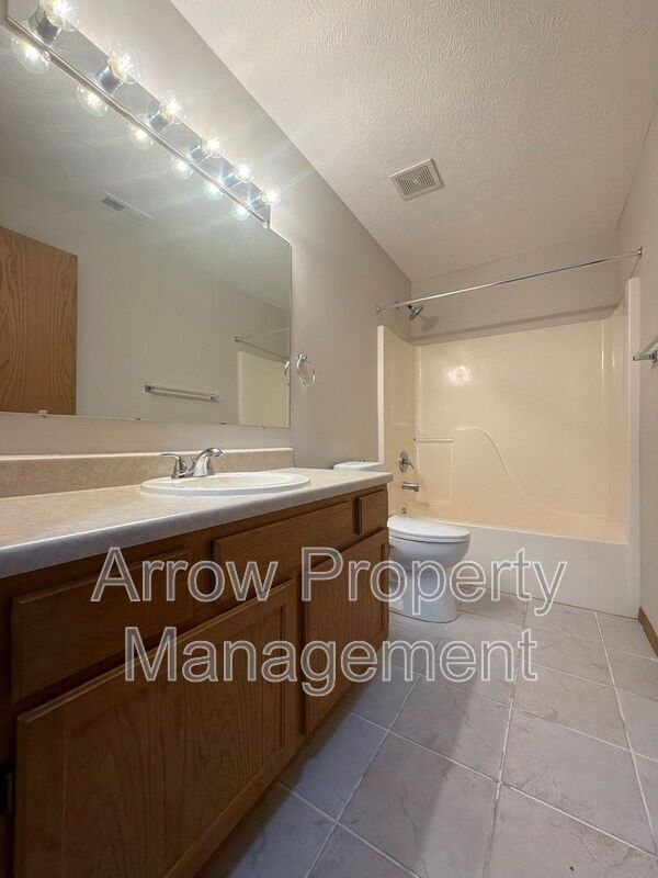 Building Photo - 1660 Swanson Dr