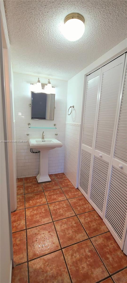 Building Photo - 9410 Live Oak Pl