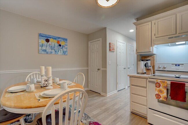 Building Photo - 6279 Lucille Dr