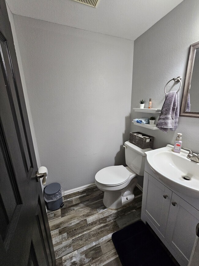 Building Photo - 8207 Monterey Way