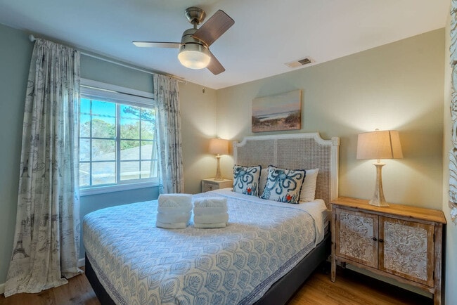 Building Photo - 7 Periwinkle Ln