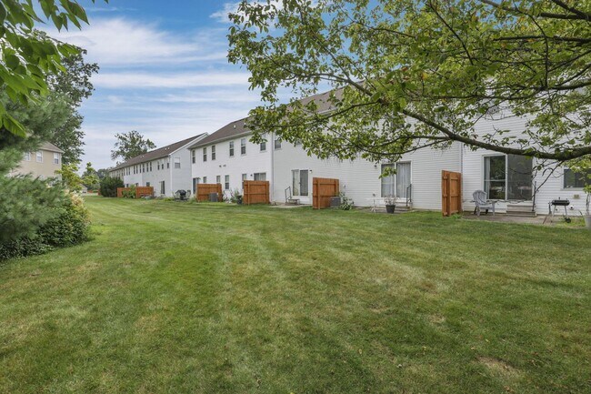 Building Photo - 1218 Green Dr
