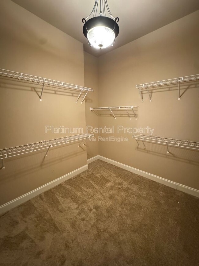 Building Photo - 1811 Traditions Way