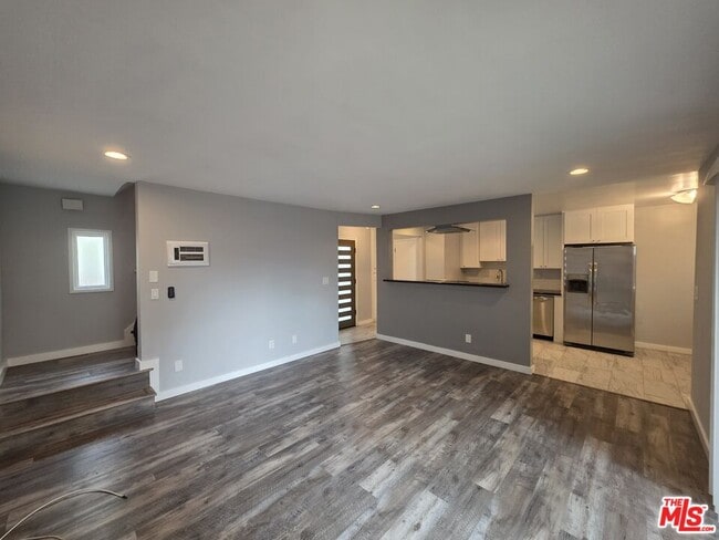 Building Photo - 210 S Lucia Ave