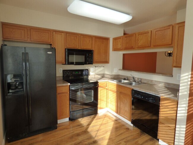 Building Photo - 805 Summer Hawk Dr