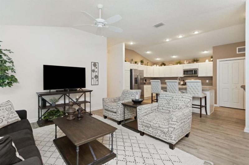 Building Photo - 5745 Gillespie Ln