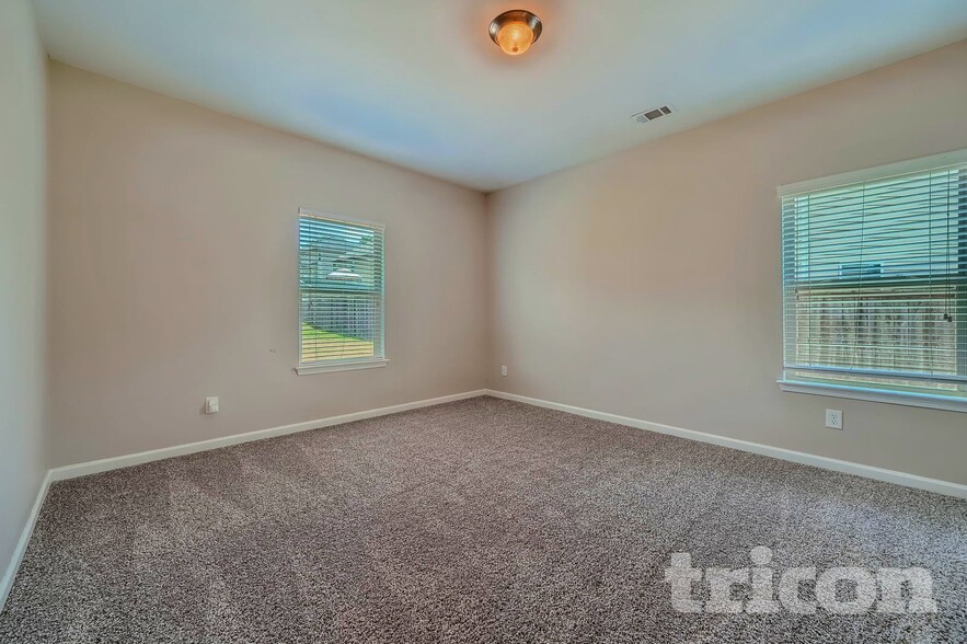 Building Photo - 8000 Hillside Climb Wy