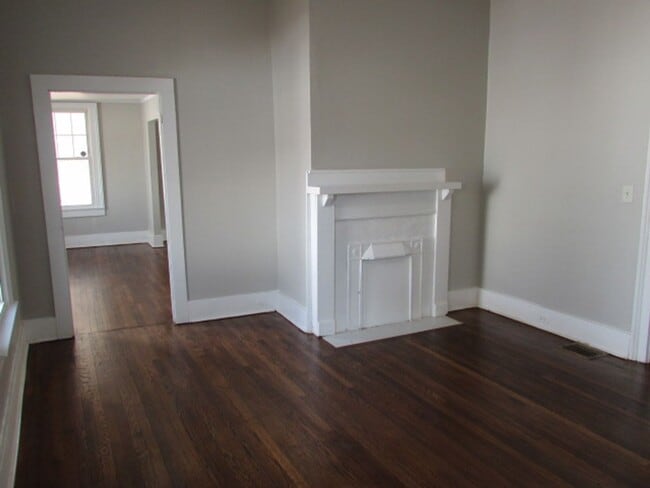 Building Photo - Charming Historic Home