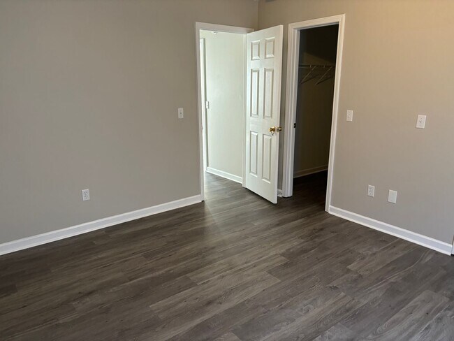 Building Photo - Duplex for rent - Section 8